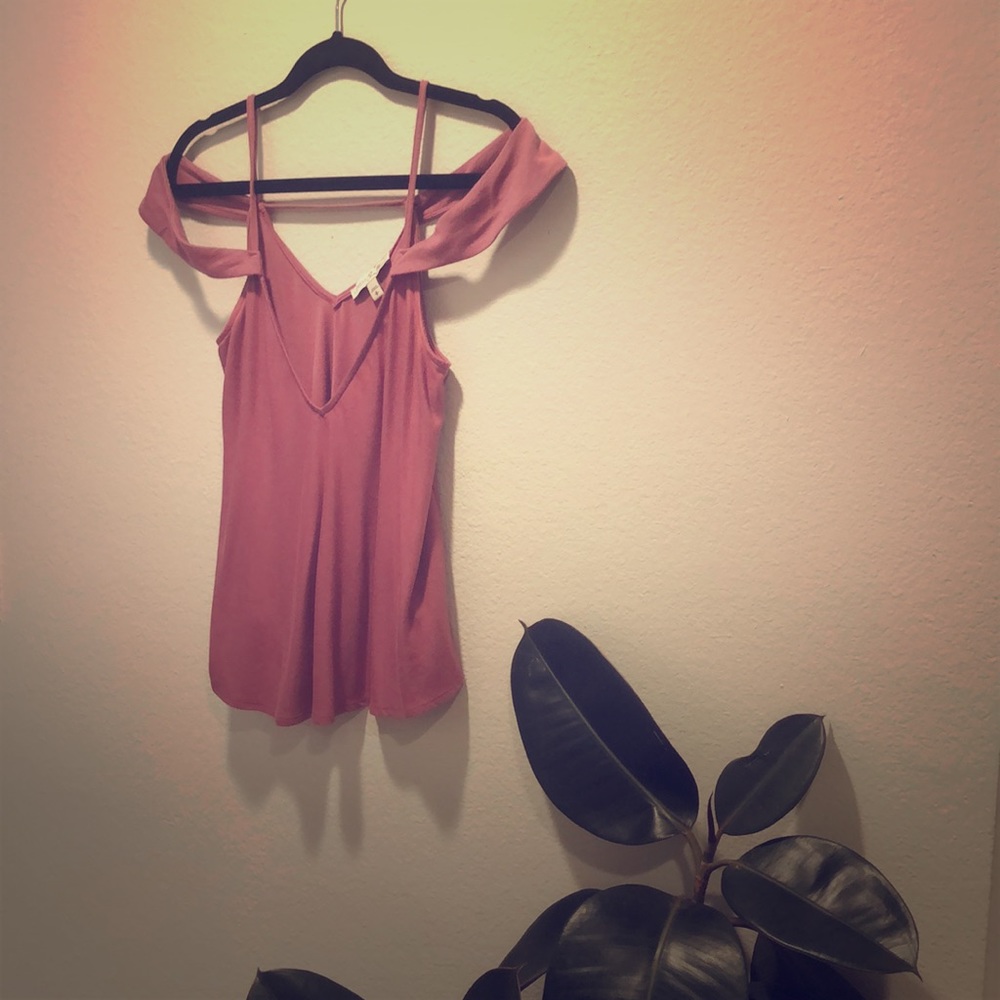 Flowy cold shoulder crop tank